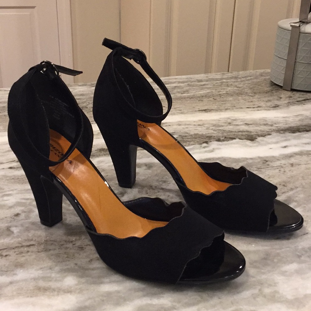 Arizona Open-Toe Pumps